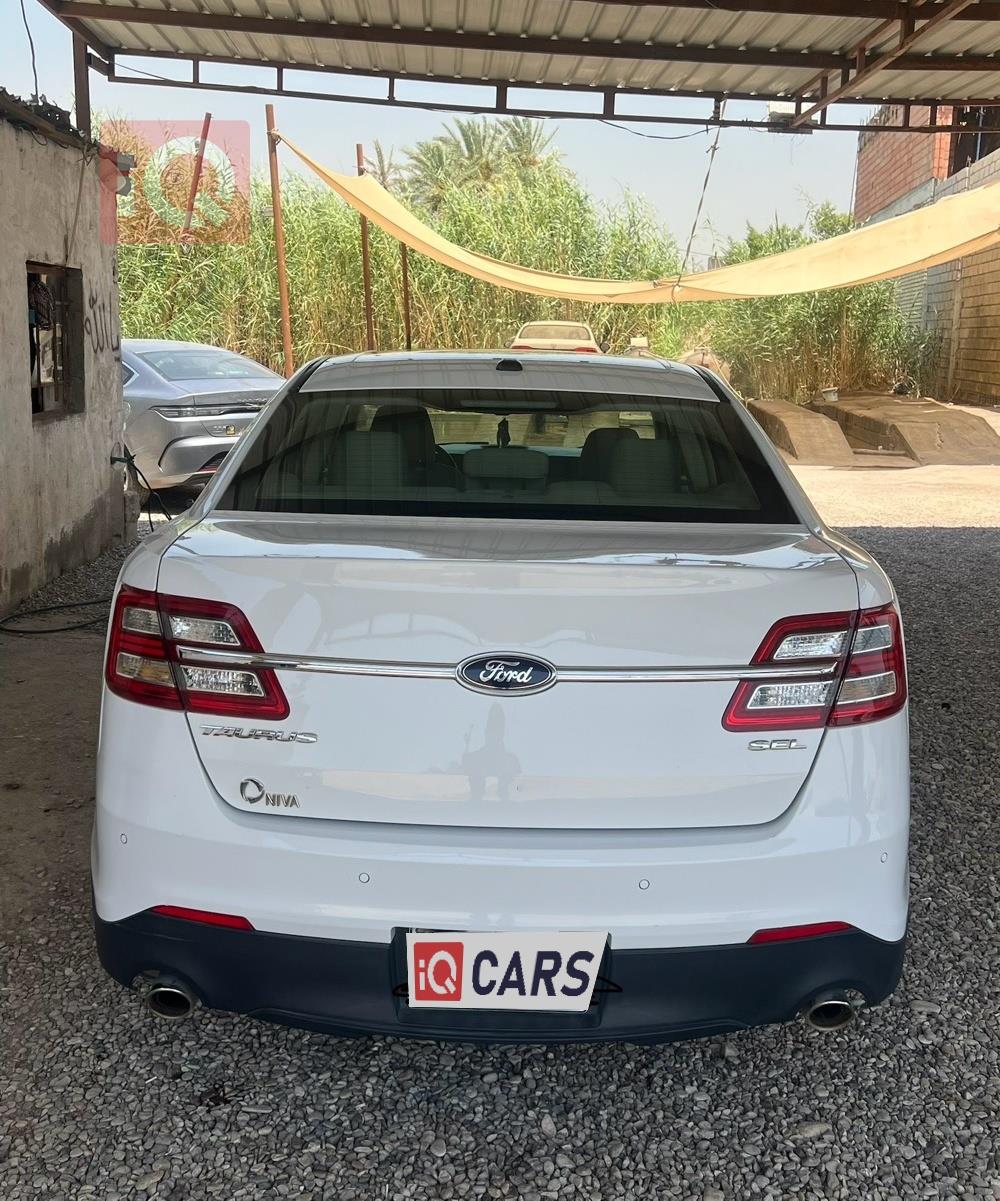 Ford Taurus